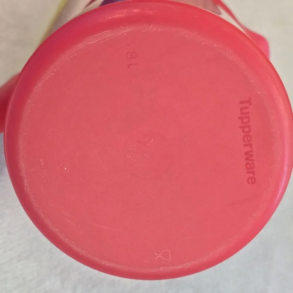 Tupperware 1 Gallon Drink Pitcher Red with Lid  8029A-2 3.8 Liter